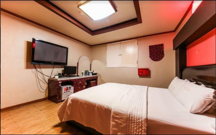 Gwangju Metropolitan City Prince Hotel מראה חיצוני תמונה