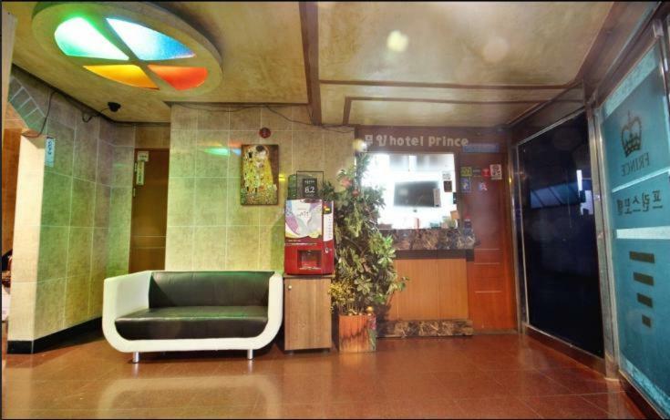 Gwangju Metropolitan City Prince Hotel מראה חיצוני תמונה